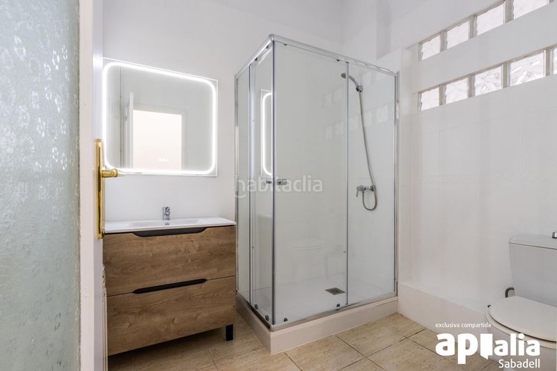 Foto ecb31050-6739-48a7-aa40-e4a1b468cb9b. Planta baixa a Creu Alta Sabadell