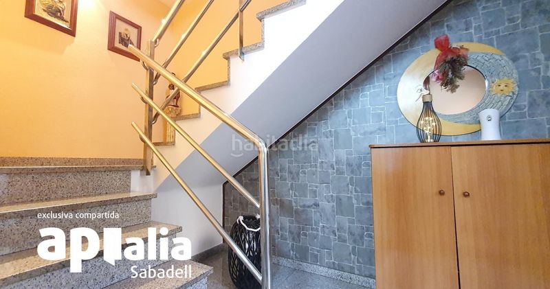 Foto d2206ea6-be57-4f5e-9380-b62440194f2a. Casa amb calefacció a Creu de Barberà Sabadell