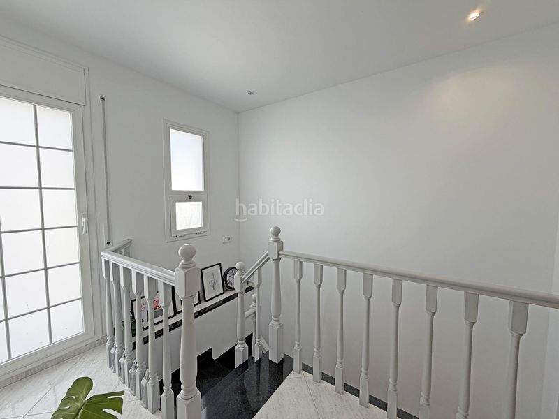 Foto 0d30522e-77f7-43a4-b6fa-b8021db00fe5. Casa aparellada amb calefacció aparcament a Gràcia Sabadell