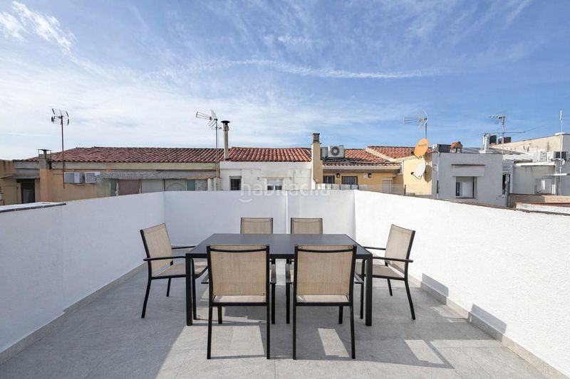 Foto 6a0d3062-3634-43eb-8818-6e00e113e5e7. Casa aparellada amb calefacció aparcament a Gràcia Sabadell