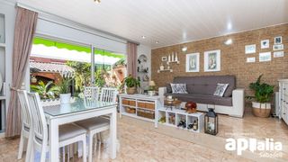 Maison  Calle d'ib��ez de aldecoa. Casa unifamiliar adosada con espectacular jard�n y garaje privad