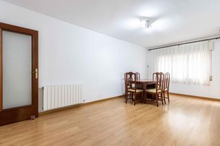 Appartement  Carretera sentmenat. Piso amplio y luminoso de 4 habitaciones