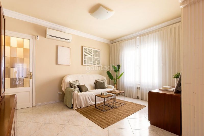 Foto d71ce1b4-1da6-428c-a417-74f0bdd17a75. Casa adossada amb aparcament a Creu Alta Sabadell