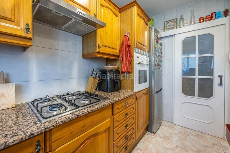 Foto 9ab89a75-a3df-4d39-a38b-0a56d3a25960. Casa amb aparcament a Serra d'en Camaró Sabadell