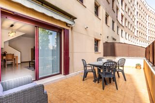 Duplex  Carrer leonardo vinci de. 4 habitaciones con piscina comunitaria