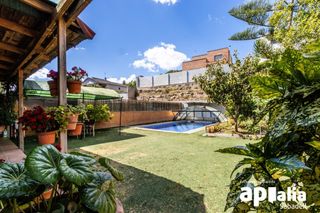 Maison  De sant esteve. Exclusiva casa adosada cantonera con piscina y gran jard�n priva