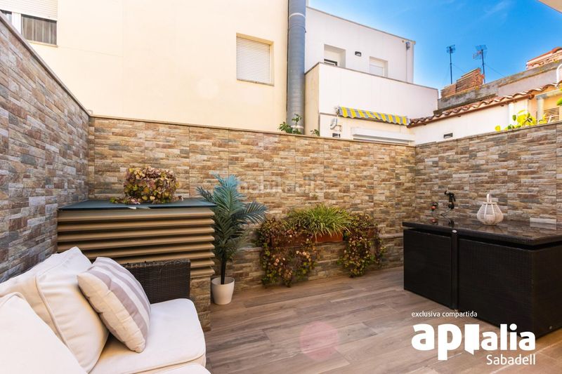 Foto 22c57107-5f24-49d0-aaf9-37c9090a1805. Casa amb calefacció aparcament a Creu Alta Sabadell