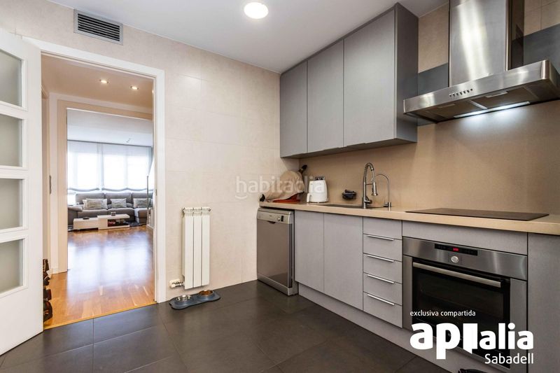 Foto 6c916d7e-7777-44b4-a198-791a12a764dd. Casa amb calefacció aparcament a Creu Alta Sabadell