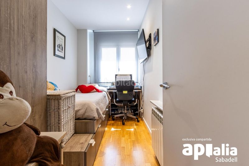 Foto e81aa436-87e5-43ae-a31f-d1a36e8967e1. Casa amb calefacció aparcament a Creu Alta Sabadell