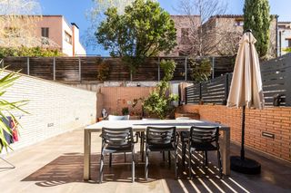Casa in Sant Llorenç Savall. Casa seminueva passive house con garaje y jardin