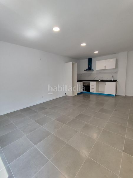 Foto a2ffefec-b84a-478e-8dfd-e45dd088f3b8. Planta baixa a Creu de Barberà Sabadell