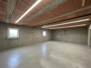 Gesch�ftsraum  Carrer de mag� colet. Amplio local comercial con altillo y s�tano en la creu de barber