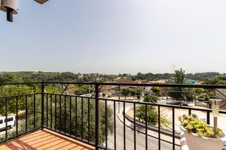 Etagenwohnung in Poble Nou. Piso con dos balcones para entrar a vivir, finca de solo dos vec