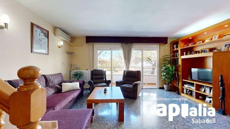 Foto 32f487e1-548a-4e9a-9a31-7b3012d46f3c. Semi detached house with heating parking in Centre-Eixample-Can Llobet Barberà del Vallès