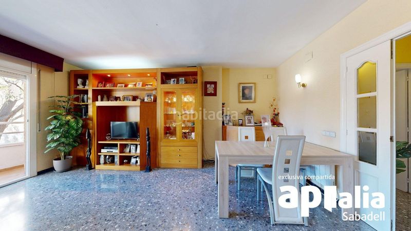 Foto 52be11fd-a58d-490e-a728-075def1aa782. Semi detached house with heating parking in Centre-Eixample-Can Llobet Barberà del Vallès