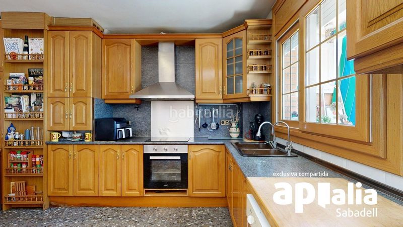 Foto ab22f669-9680-4148-9692-273bd83c65de. Semi detached house with heating parking in Centre-Eixample-Can Llobet Barberà del Vallès