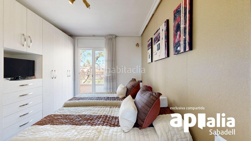 Foto b0dcc130-35ea-46a5-b1f7-37f9ee7f20df. Semi detached house with heating parking in Centre-Eixample-Can Llobet Barberà del Vallès