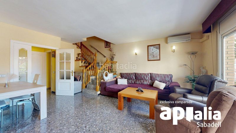 Foto d80963c4-8f2f-43ce-a209-003f1148e585. Semi detached house with heating parking in Centre-Eixample-Can Llobet Barberà del Vallès