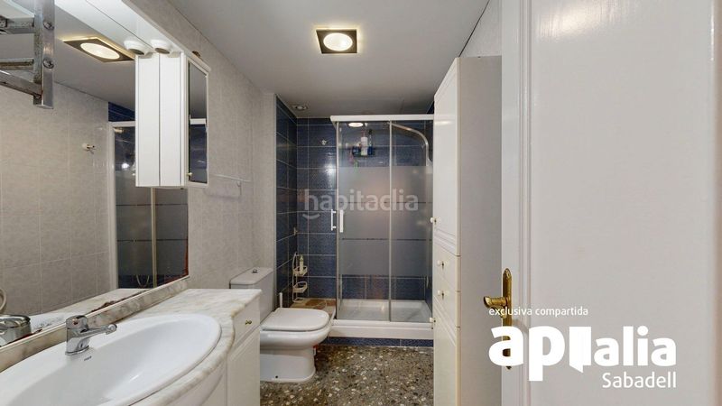 Foto eea34809-2fcf-429b-94e7-872376a984e7. Semi detached house with heating parking in Centre-Eixample-Can Llobet Barberà del Vallès