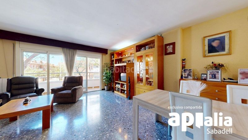Foto f9b335c0-b2a9-404a-a3d7-e62fc99da029. Semi detached house with heating parking in Centre-Eixample-Can Llobet Barberà del Vallès