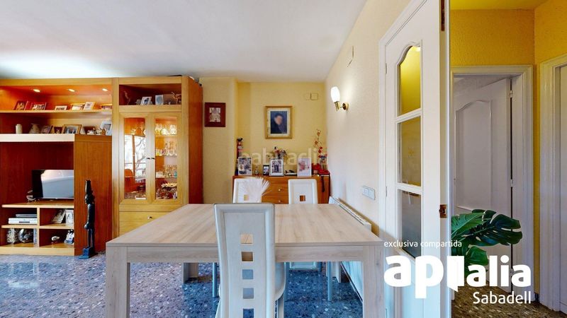 Foto fbc450aa-d99b-4fcd-b469-19cce478b0b1. Semi detached house with heating parking in Centre-Eixample-Can Llobet Barberà del Vallès