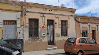House in Calle governador sol 10. Se vende casa para reformar en amposta