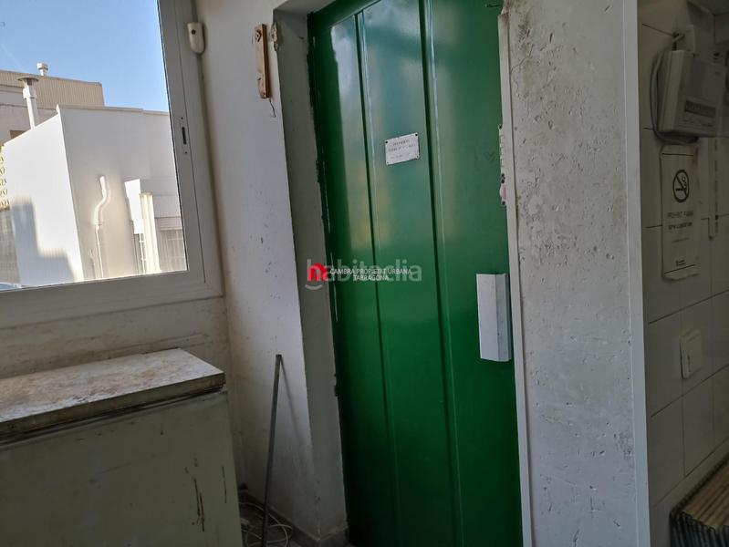 Foto 26291d90-a85c-4404-90dc-98d3bd6a3313. Edificio in Centre La Ràpita