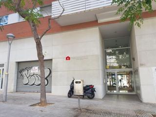Lloguer Local Comercial  Avenida països catalans. Local de 156 m2 delante del campus sescelades