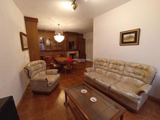House  Calle mercaders. Casa en venta en tortosa con local comercial situada en el centr