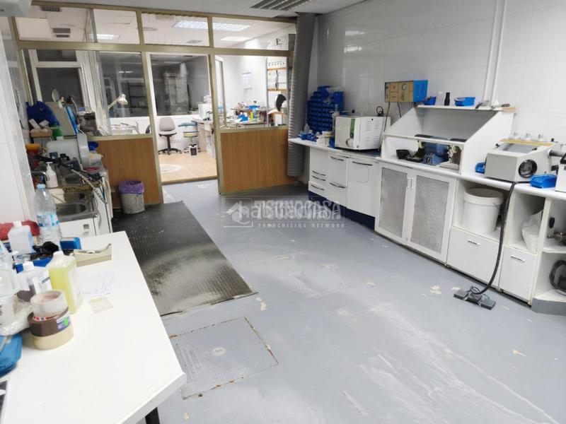 Foto ec1638a0-1869-45b2-9a57-a22d7c23f9dc. Local commercial dans Almendrales Madrid