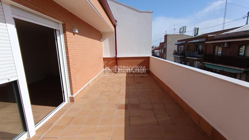 Foto 17e1d2fb-a94f-4273-9973-4ff8713c60aa. Edificio  en venta en Almendrales Madrid