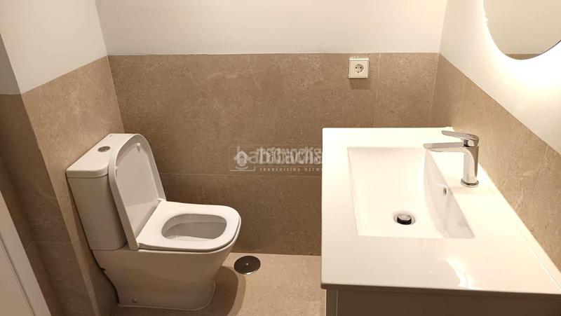 Foto 3cb3c53a-47a9-446a-ae14-ef96e2ac0cd4. Edificio  en venta en Almendrales Madrid