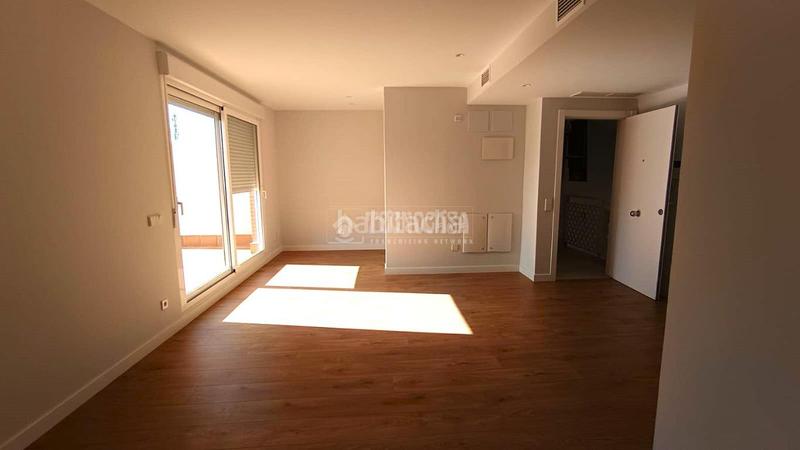 Foto 7ac74586-85a0-4ed5-959d-66a6d156db95. Edificio  en venta en Almendrales Madrid