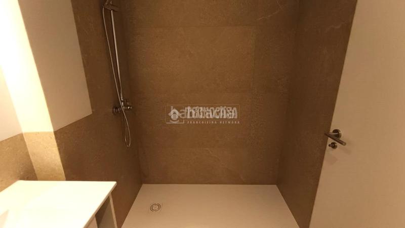 Foto d6cf7367-c956-4068-a8d3-269cd572d8b9. Edificio  en venta en Almendrales Madrid