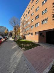 Pis a Almendrales. Piso en venta en madrid