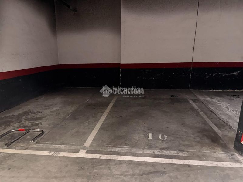 Foto 18a4471a-09f6-47e7-9f00-d329a6f3bbd6. Flat with heating parking in Almendrales Madrid