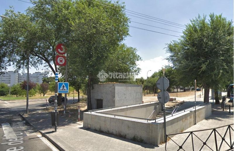 Foto 43897f0e-3df0-43d8-86ce-084d98a7de4d. Flat with heating parking in Almendrales Madrid