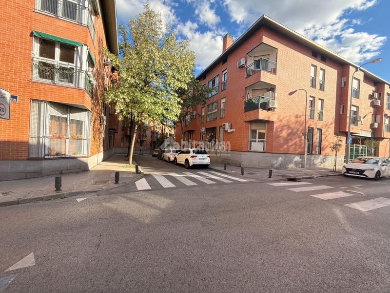 Foto 57a745c9-db6e-4428-97bd-93f2ed94fa1a. Flat with heating parking in Almendrales Madrid