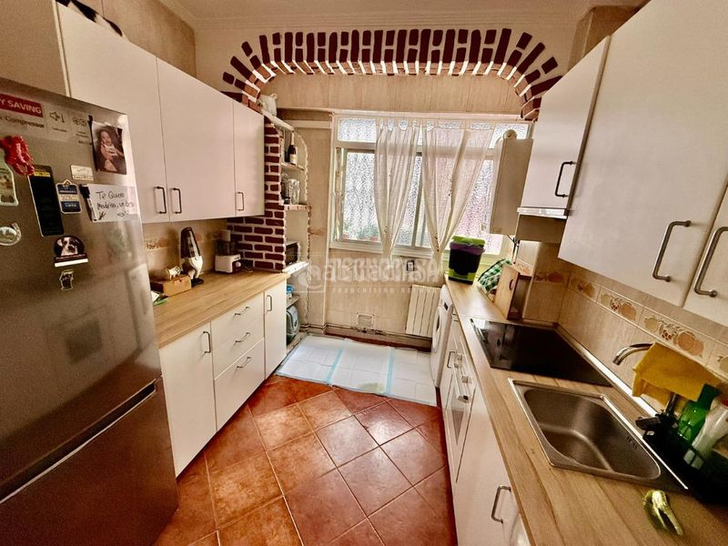 Foto c666613e-f75c-4a72-b1cd-5464e54268bd. Piso  en venta en Almendrales Madrid