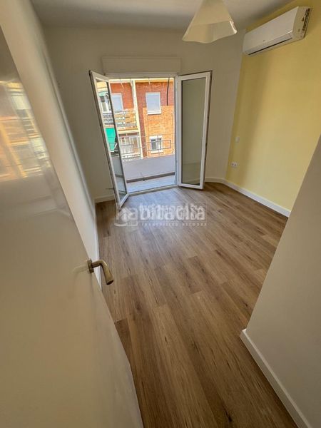 Foto 61a892fa-e3a4-430b-83ea-b248e8531772. Rent flat in Almendrales Madrid