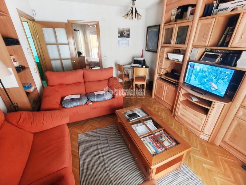 Foto ae25bd0b-5e4d-4ee3-9f7f-73d0d4624850. Piso  en venta en Almendrales Madrid