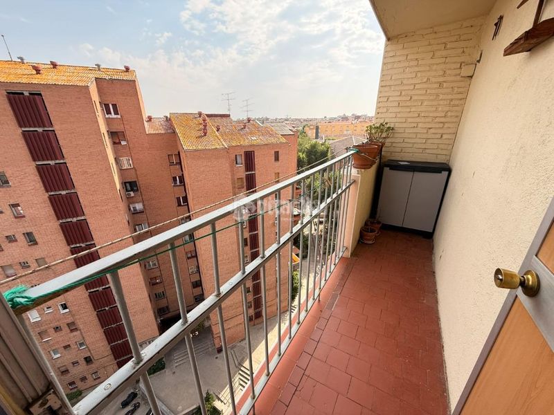 Foto d2b2c249-75a4-4eaf-a508-5aed274c2821. Piso  en venta en Almendrales Madrid