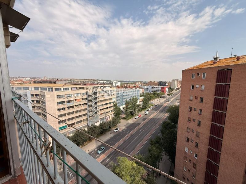 Foto d5df85c3-bcbd-406a-8cbe-374f90030bc6. Piso  en venta en Almendrales Madrid