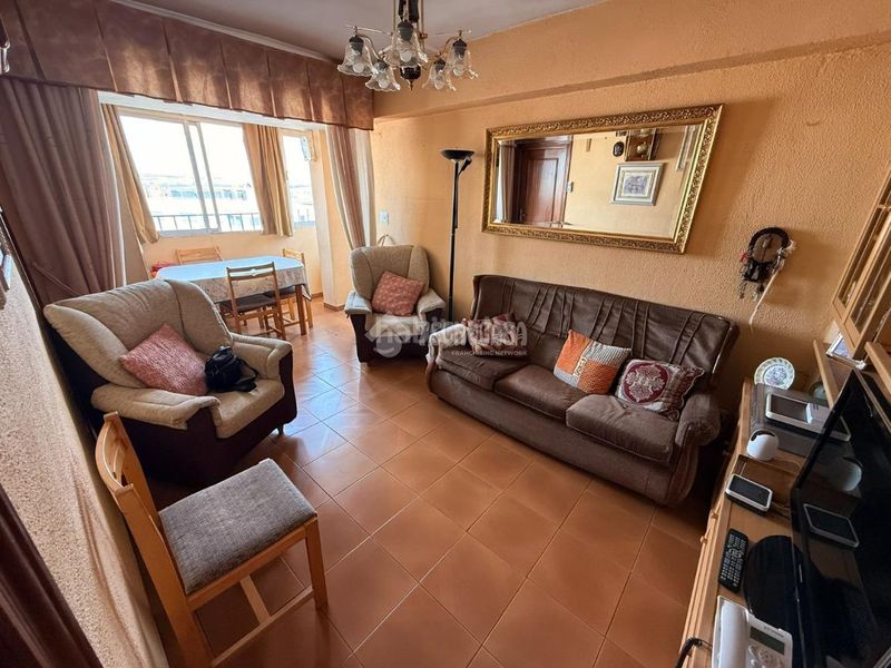 Foto fb9decfe-d470-4f61-aae7-1f48a6c7b8e5. Piso  en venta en Almendrales Madrid