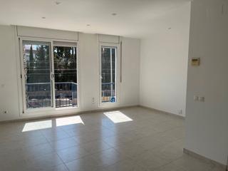 Location Appartement à Carretera de les costes 9. Magnífico piso con patio en alquiler de larga duración