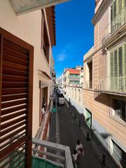 Pis  Carrer de sant josep 11. Piso a reformar en el centro