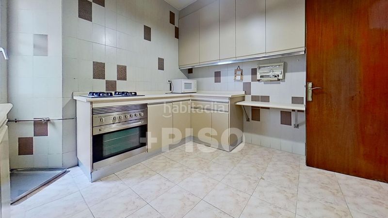 Foto 49980652-e75d-40c9-80d7-ff1a09113c65. Pis amb calefacció aparcament a Lista Madrid