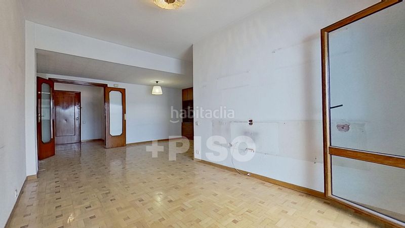 Foto f0a3b9a3-7a7f-41e7-83f9-1e93180fe99b. Pis amb calefacció aparcament a Lista Madrid