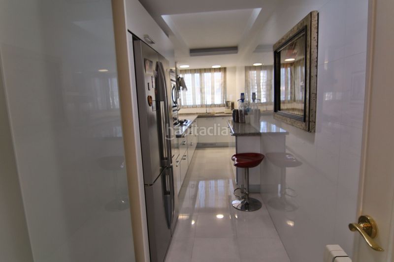 Foto cee26cdc-bfbc-4e80-8cef-bfb52c9d9cd1. Apartament amb calefacció piscina a Playa Levante Benidorm