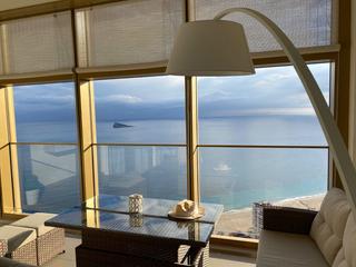 Lloguer Apartament a Playa Poniente. Exclusiva vivienda en el edificio más lujoso de la ciudad